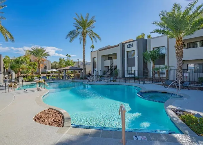 Apartment Sunny Retreat With Pool Gym & Parking