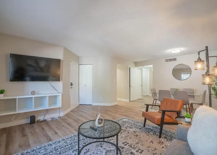 Sunny Retreat With Pool Gym & Parking * Scottsdale