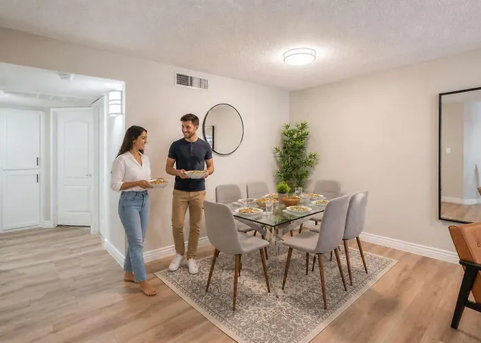 Sunny Retreat With Pool Gym & Parking Apartment Scottsdale