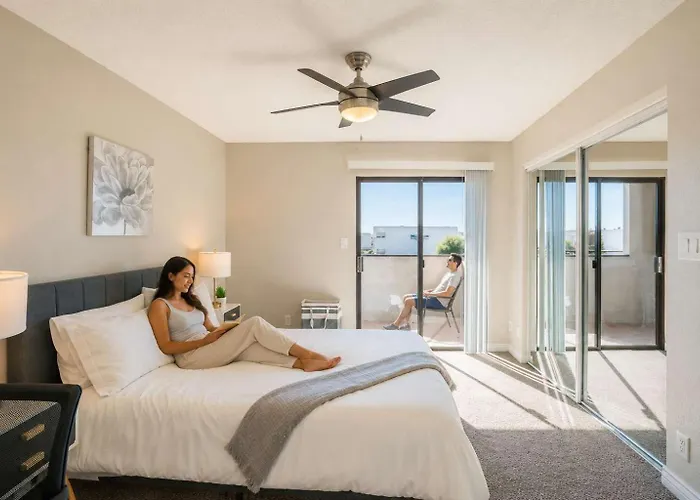 Sunny Retreat With Pool Gym & Parking Apartment Scottsdale