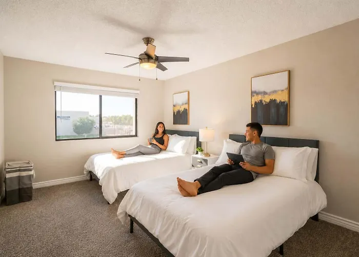 Sunny Retreat With Pool Gym & Parking