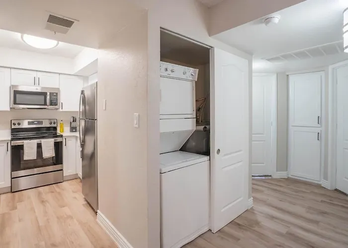 Sunny Retreat With Pool Gym & Parking Scottsdale