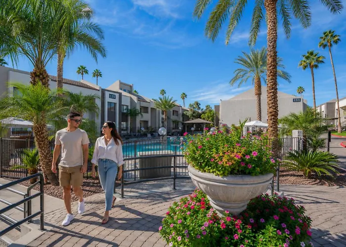 Apartment Sunny Retreat With Pool Gym & Parking *